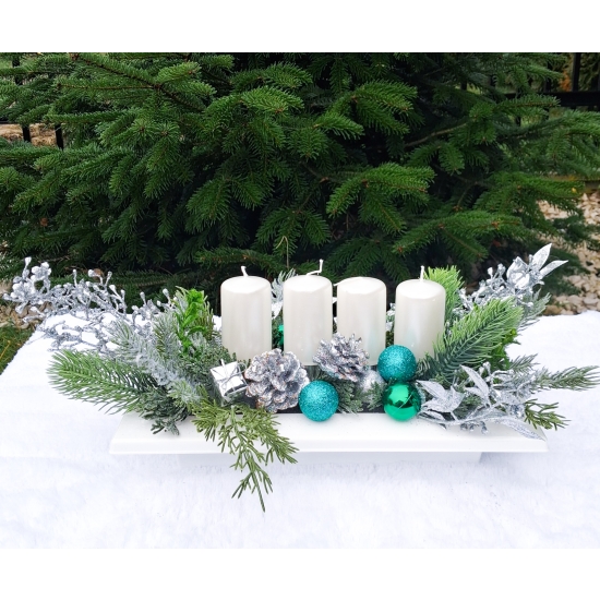 Stroik świąteczny biało-zielony ze świecami