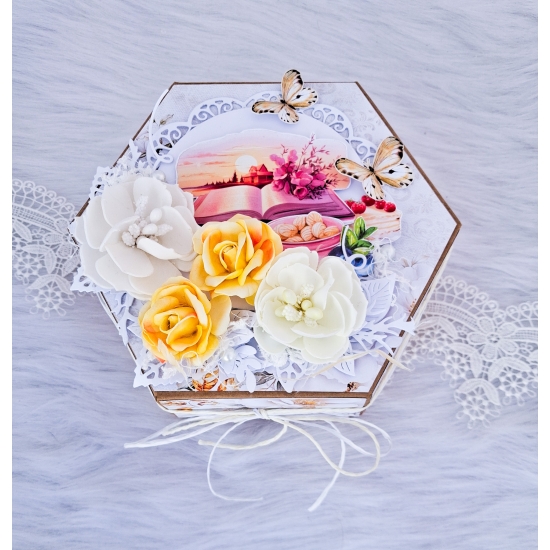 Box prezentowy- pudełko ręcznie zdobione na Dzień Babci i Dzień Dziadka