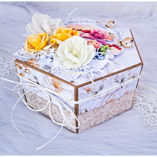 Box prezentowy- pudełko ręcznie zdobione na Dzień Babci i Dzień Dziadka