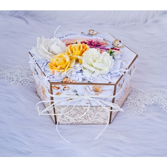 Box prezentowy- pudełko ręcznie zdobione na Dzień Babci i Dzień Dziadka