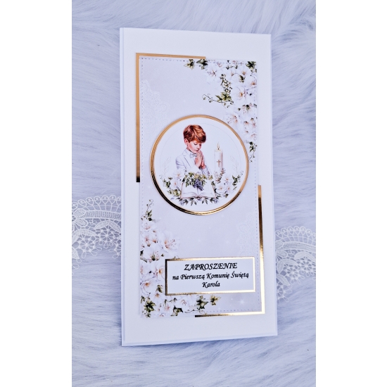 Zaproszenie na Pierwszą Komunię Świętą biało-złote chłopiec